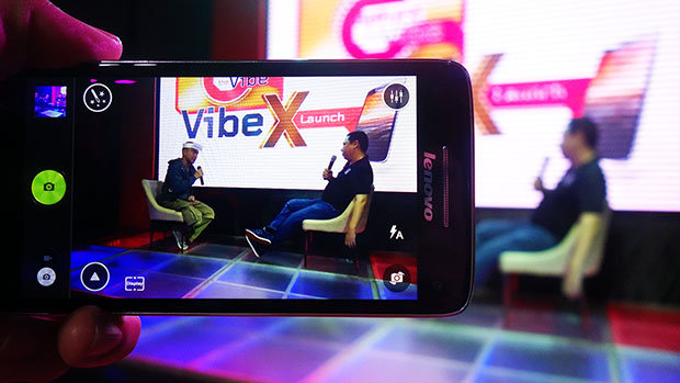 The Lenovo Vibe X's camera app with Technoodling.net's Irwin Rivera and DR on the Go's Reg Ramos in frame.