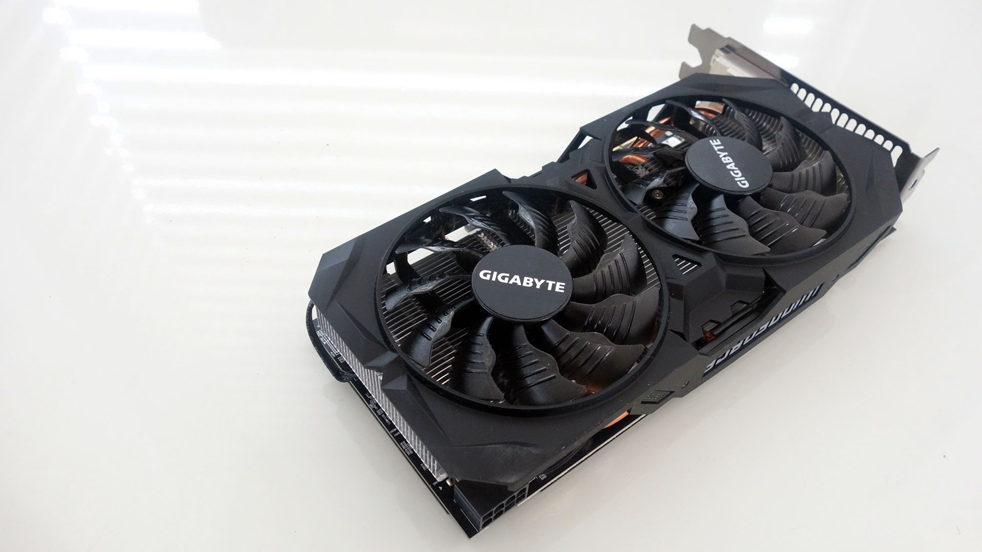 gigabyte-g1gaming-radeon-r9-380-4gb-review-02