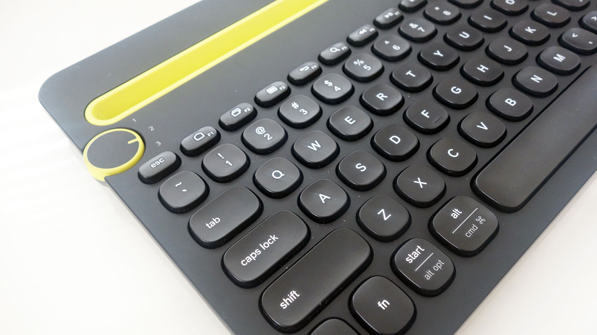 logitech-k480-bluetooth-keyboard-review-02