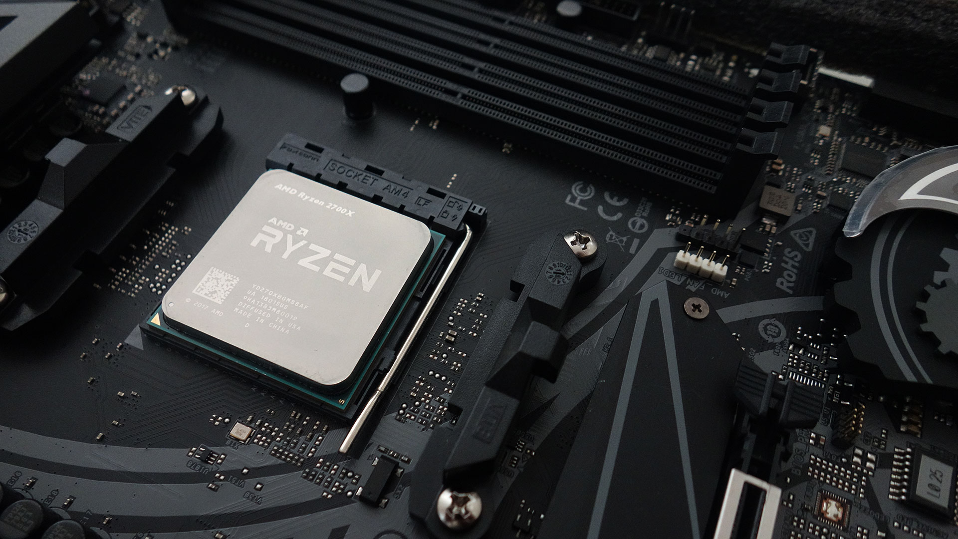 Ноутбук ryzen 7 купить. Ryzen 7 2700. AMD 2700x. Ryzen 7 2700x. Ryzen 7 2700 чипсет.