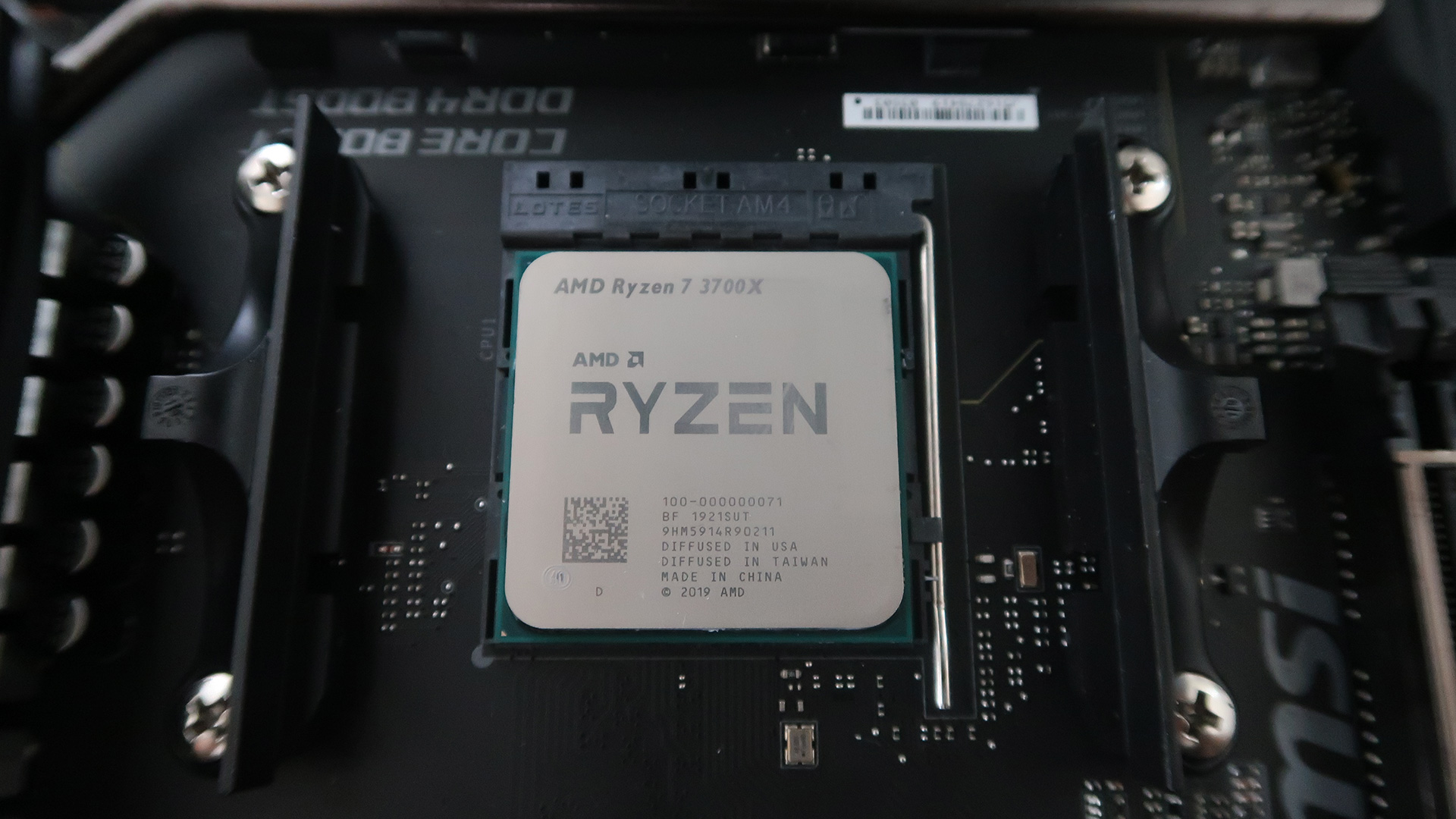 Amd ryzen 7 3700x 8 core. AMD Ryzen 7 3700x. Процессор AMD Ryzen 3700x. AMD Ryzen 7 3700x OEM. AMD Ryzen 7 3700x чипсет.