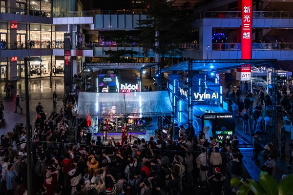 The AI Trend Exploration Station became a popular check-in spot in Taipei's Xinyi District during the 2024 Christmas season, with the performing band P!SCO featured in the picture.